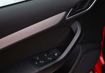 Подержанный автомобиль Audi Q3 2015 года (22 фото)