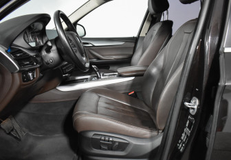 Подержанный автомобиль BMW X5 2016 года (10 фото)