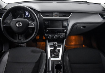 Подержанный автомобиль Skoda Octavia Liftback 2019 года (15 фото)