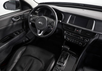 Подержанный автомобиль Kia Optima Sedan 2017 года (8 фото)