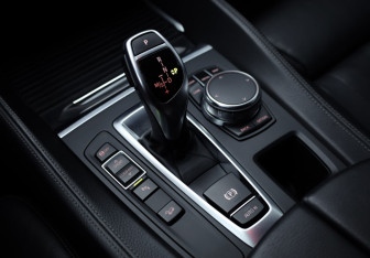 Подержанный автомобиль BMW X6 2018 года (21 фото)