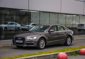 Подержанный автомобиль Audi A6 Sedan 2012 года (3 фото)