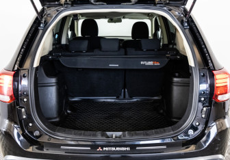 Подержанный автомобиль Mitsubishi Outlander 2015 года (22 фото)