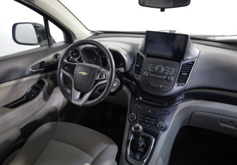 Подержанный автомобиль Chevrolet Orlando 2012 года (8 фото)