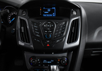 Подержанный автомобиль Ford Focus Wagon 2013 года (16 фото)