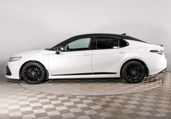 Подержанный автомобиль Toyota Camry Sedan 2021 года (16 фото)