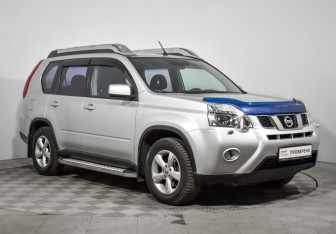 Подержанный автомобиль Nissan X-Trail 2011 года (3 фото)