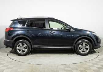 Подержанный автомобиль Toyota RAV4 2014 года (4 фото)