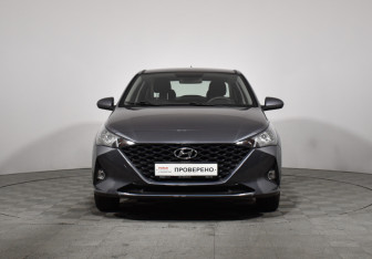 Подержанный автомобиль Hyundai Solaris Sedan 2021 года (2 фото)
