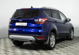 Подержанный автомобиль Ford Kuga 2017 года (5 фото)