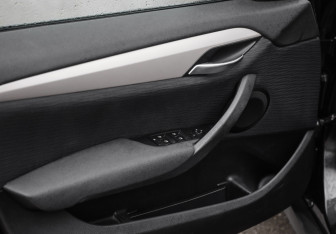 Подержанный автомобиль BMW X1 2013 года (20 фото)