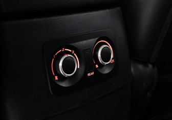 Подержанный автомобиль Mitsubishi Pajero 2015 года (20 фото)