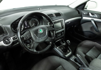 Подержанный автомобиль Skoda Octavia Liftback 2013 года (11 фото)