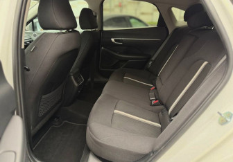 Подержанный автомобиль Hyundai Sonata 2021 года (21 фото)