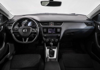 Подержанный автомобиль Skoda Octavia Liftback 2016 года (10 фото)