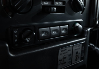 Подержанный автомобиль Land Rover Defender Suv 2007 года (17 фото)