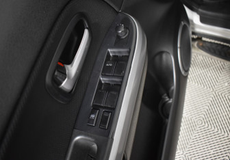 Подержанный автомобиль Suzuki Grand Vitara 2008 года (17 фото)