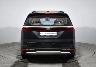 Подержанный автомобиль Kia Carnival 2021 года (6 фото)