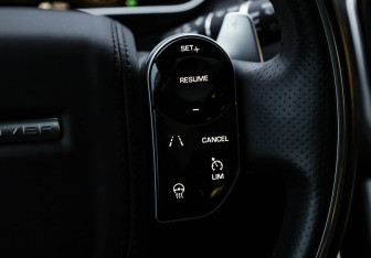 Подержанный автомобиль Land Rover Range Rover Sport 2020 года (15 фото)