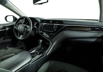 Подержанный автомобиль Toyota Camry Sedan 2018 года (9 фото)