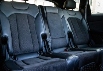 Подержанный автомобиль Audi Q7 2018 года (42 фото)