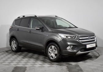 Подержанный автомобиль Ford Kuga 2018 года (3 фото)