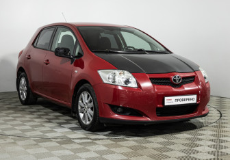 Подержанный автомобиль Toyota Auris Hatchback 2009 года (3 фото)