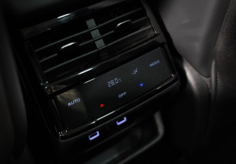 Подержанный автомобиль Geely Monjaro 2023 года (26 фото)