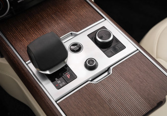 Подержанный автомобиль Land Rover Range Rover 2023 года (23 фото)