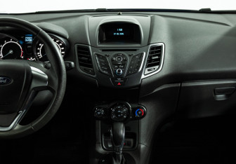 Подержанный автомобиль Ford Fiesta Hatchback 2015 года (14 фото)