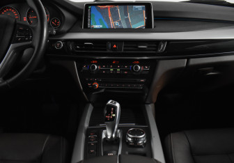 Подержанный автомобиль BMW X5 2016 года (17 фото)