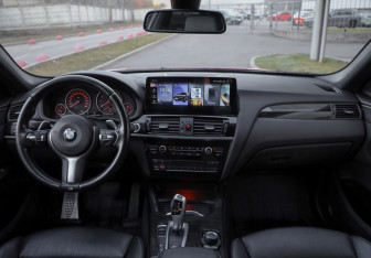 Подержанный автомобиль BMW X4 2016 года (10 фото)