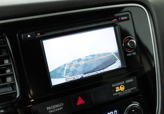 Подержанный автомобиль Mitsubishi Outlander 2015 года (16 фото)