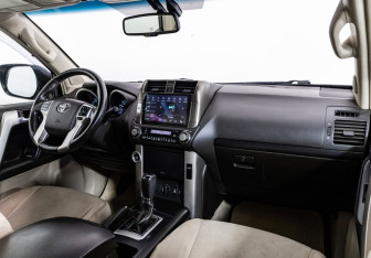 Подержанный автомобиль Toyota Land Cruiser Prado 2010 года (9 фото)