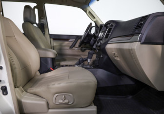 Подержанный автомобиль Mitsubishi Pajero 2019 года (26 фото)