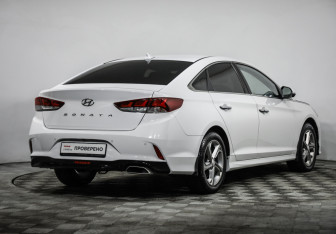 Подержанный автомобиль Hyundai Sonata 2018 года (5 фото)