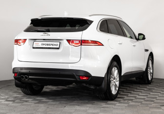 Подержанный автомобиль Jaguar F-Pace 2017 года (6 фото)