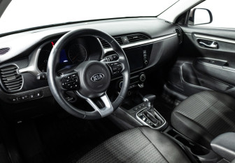 Подержанный автомобиль Kia Rio Sedan 2021 года (11 фото)