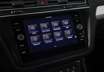Подержанный автомобиль Volkswagen Tiguan 2020 года (16 фото)