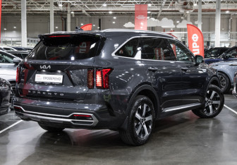 Подержанный автомобиль Kia Sorento 2022 года (7 фото)