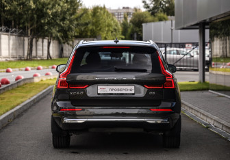 Подержанный автомобиль Volvo XC60 2021 года (7 фото)