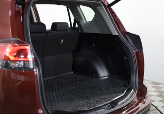 Подержанный автомобиль Toyota RAV4 2018 года (20 фото)