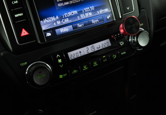 Подержанный автомобиль Toyota Land Cruiser Prado 2015 года (17 фото)