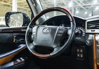 Подержанный автомобиль Lexus LX 2012 года (17 фото)