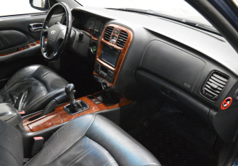 Подержанный автомобиль Hyundai Sonata 2006 года (11 фото)
