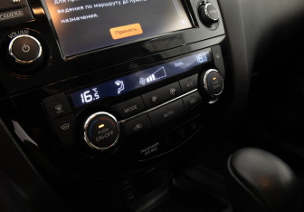 Подержанный автомобиль Nissan Qashqai 2016 года (13 фото)