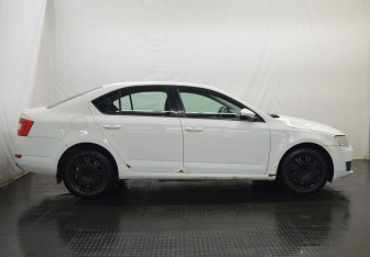 Подержанный автомобиль Skoda Octavia Liftback 2014 года (4 фото)