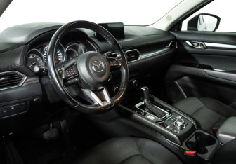 Подержанный автомобиль Mazda CX-5 2018 года (11 фото)