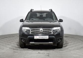 Подержанный автомобиль Renault Duster 2014 года (2 фото)