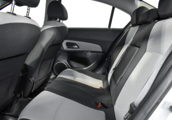 Подержанный автомобиль Chevrolet Cruze Sedan 2011 года (12 фото)